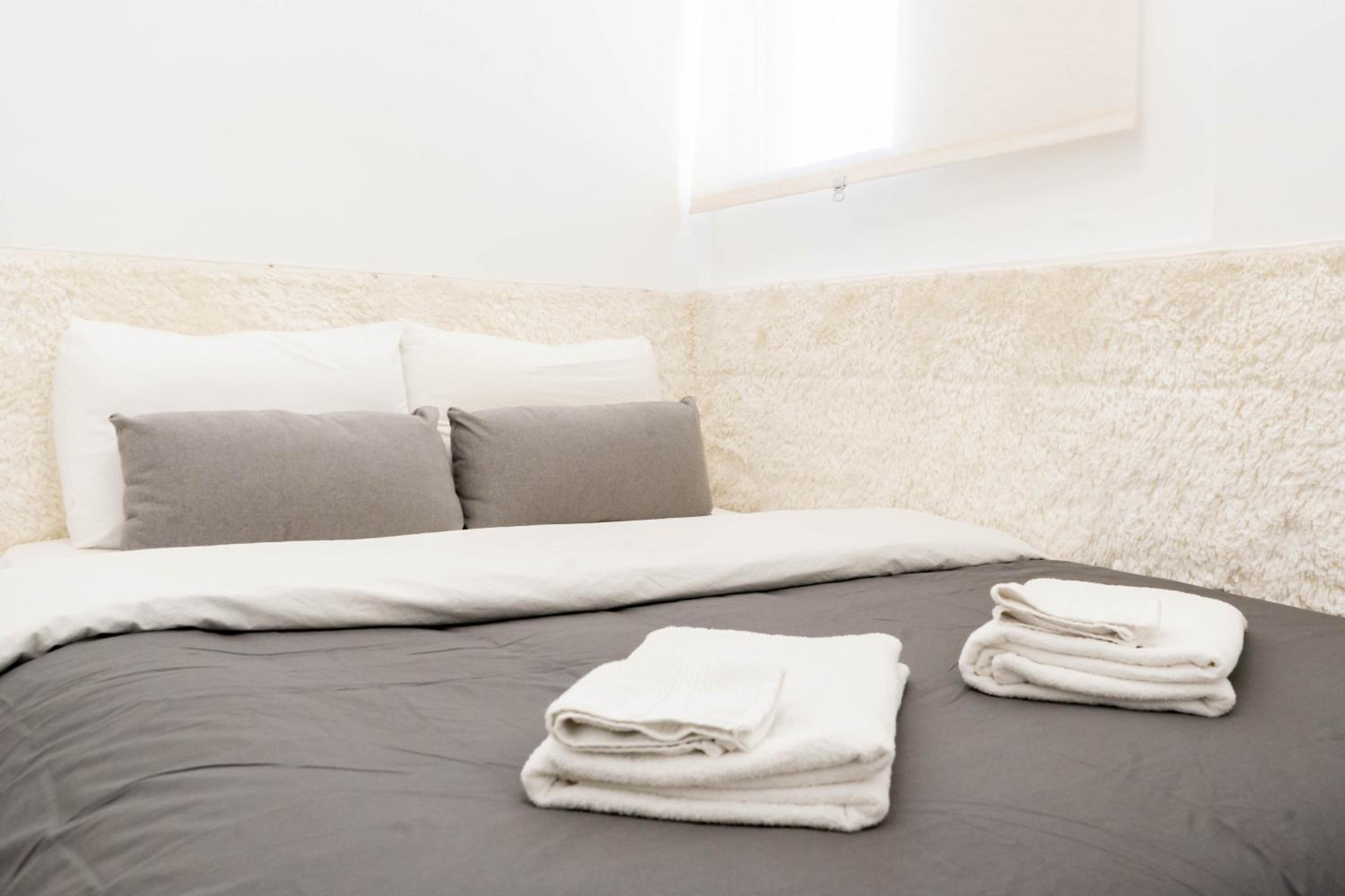 Acropolis View Apt, 8 min walk