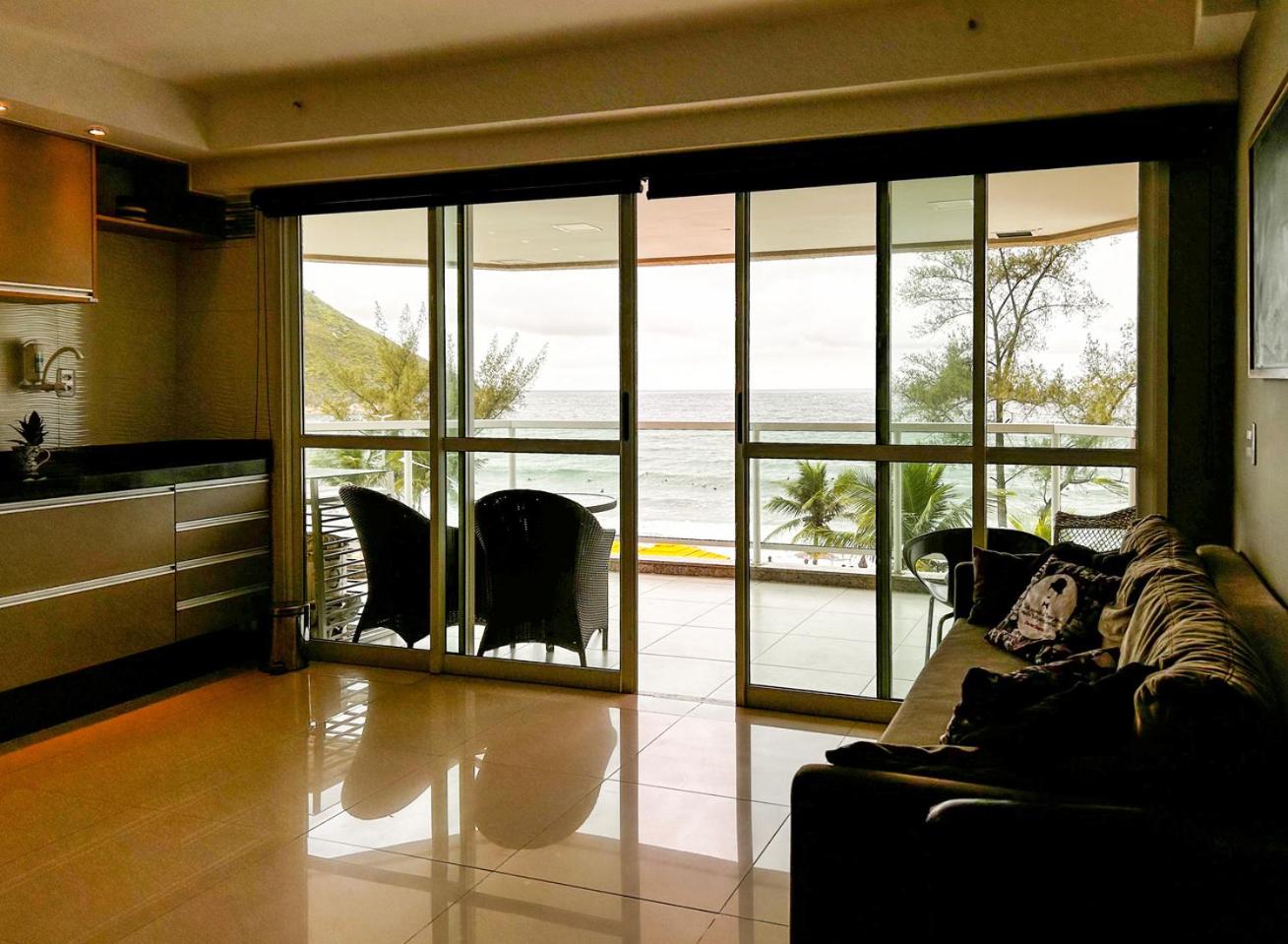 Flat a beira mar no Recreio dos Bandeirantes RJ
