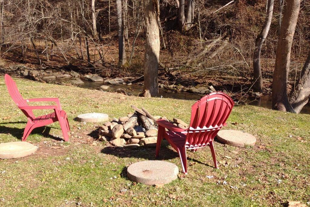 Quaint Cabin By The Creek Privat view 3