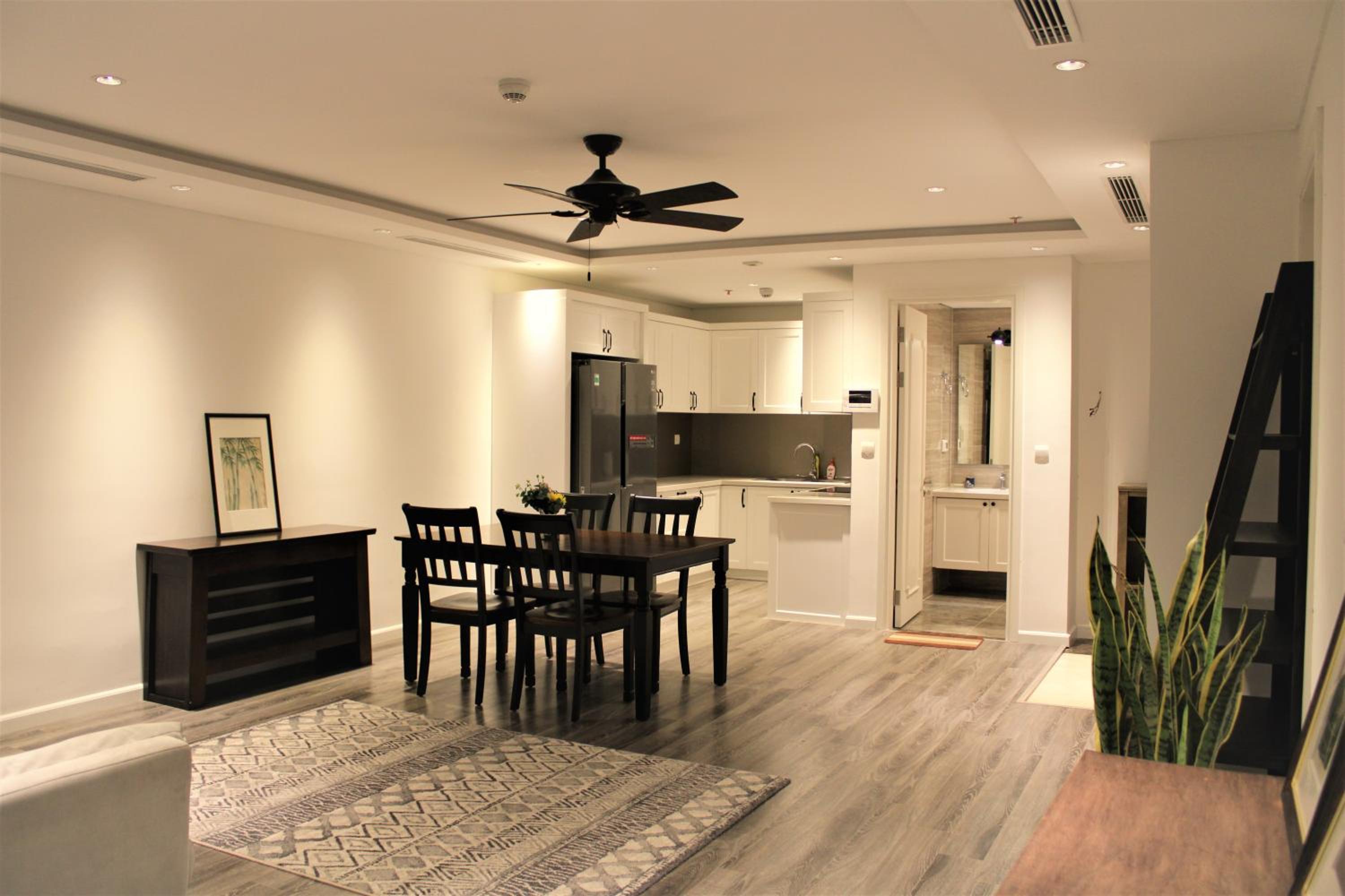 D'Leroi Soleil - Modern Apartment by West Lake