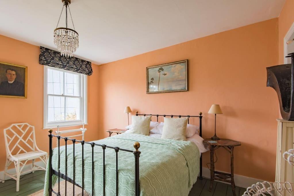 Folkestone Terrace - quirky vibe holiday home