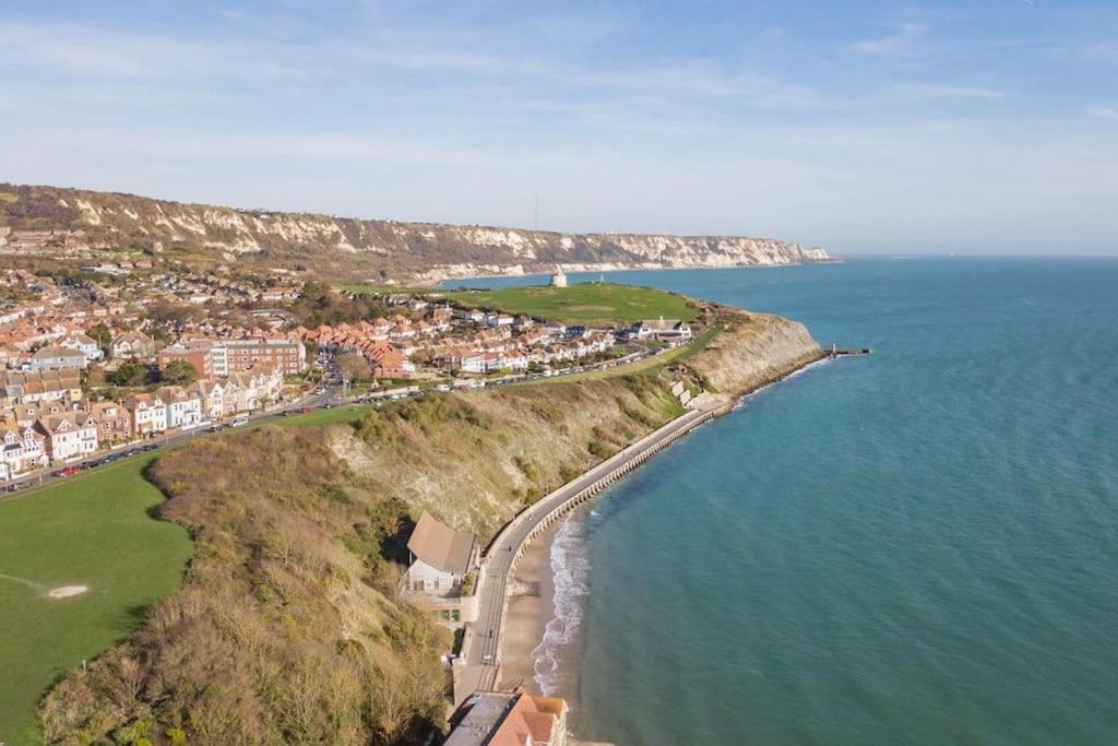 Folkestone Terrace - quirky vibe holiday home