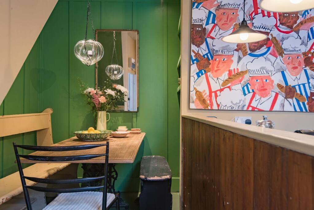Folkestone Terrace - quirky vibe holiday home