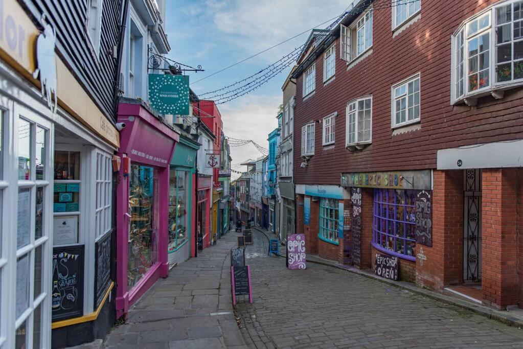 Folkestone Terrace - quirky vibe holiday home