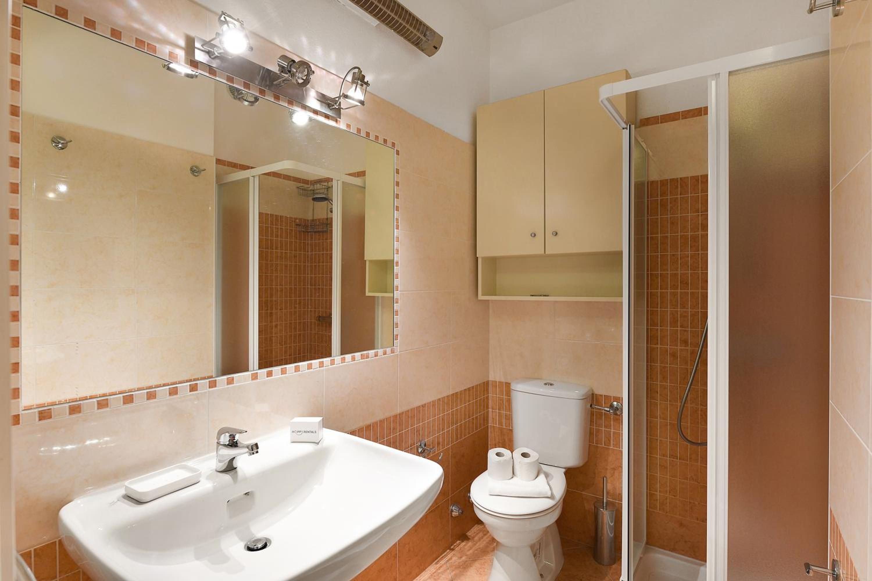 Santiago Home with Lake-View Balconies - Happy Rentals