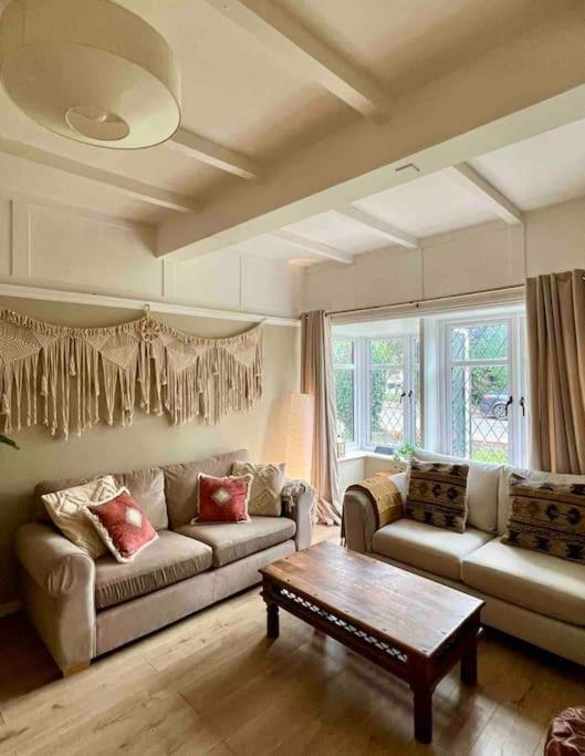 Beautiful flat sleeps 4 in Taplow Maidenhead Near Windsor and Ascot racecourses Near Legoland view 2