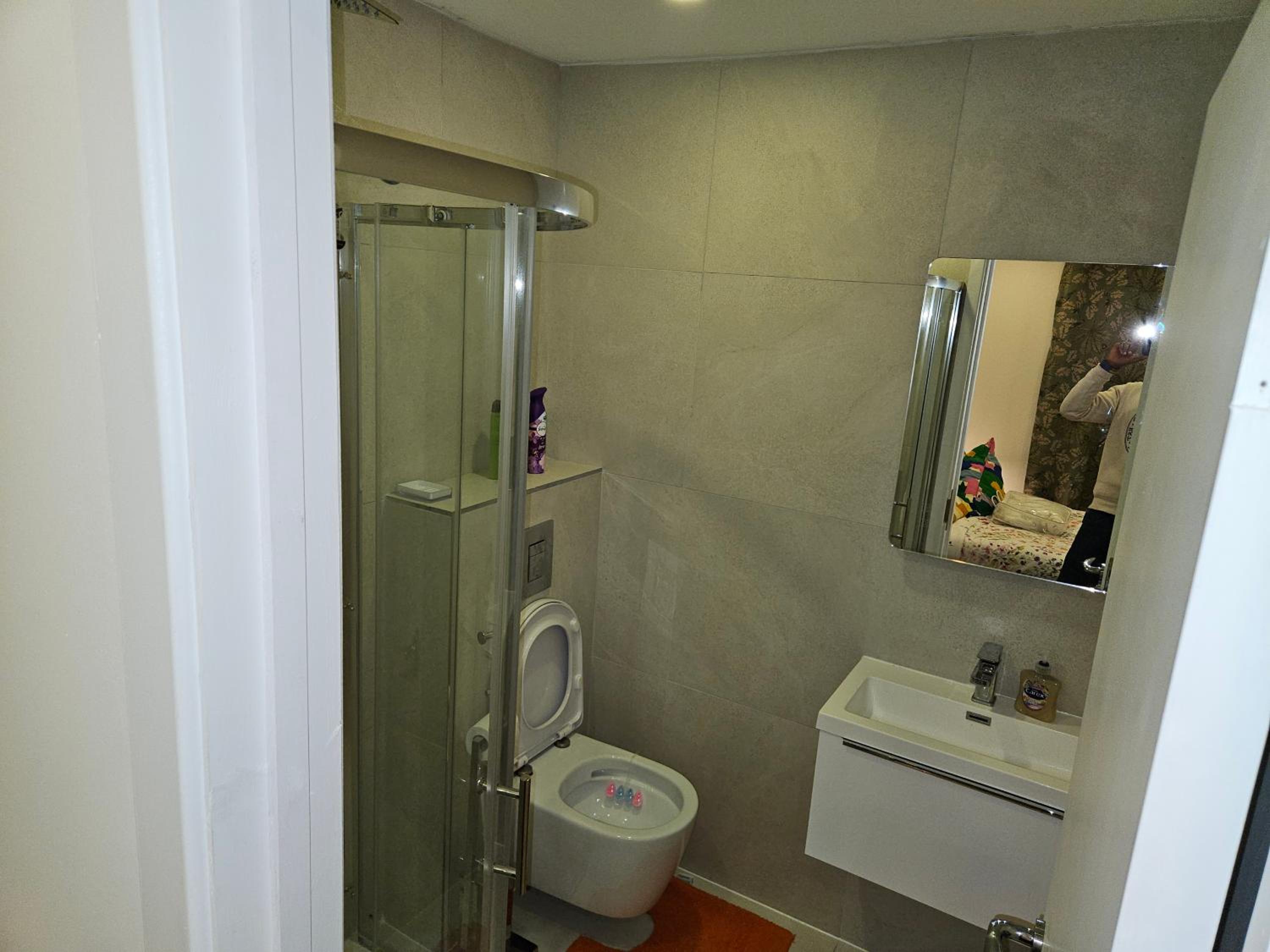 1 Bed Flat - Sleeps 2 - Parking - Garden
