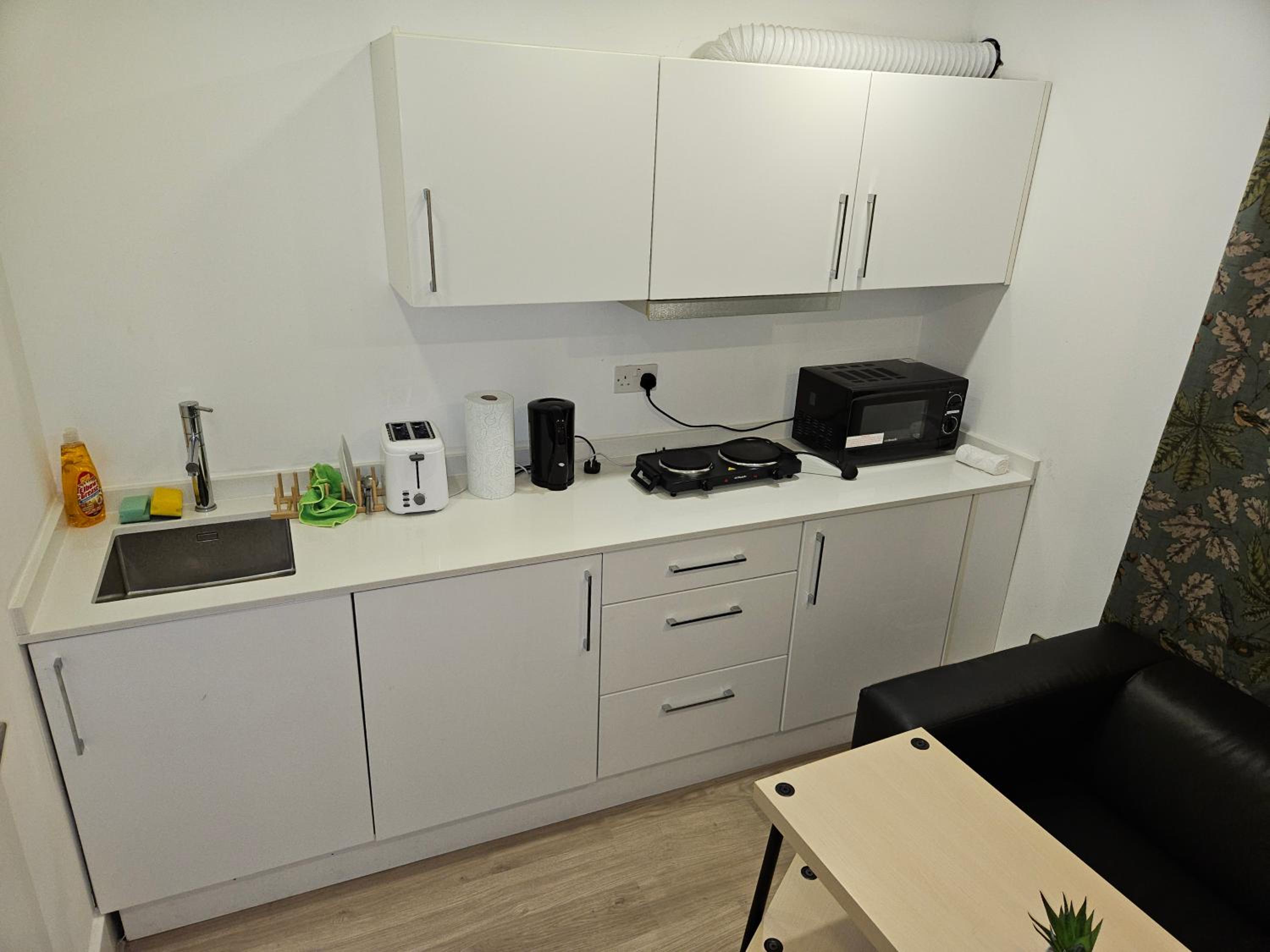 1 Bed Flat - Sleeps 2 - Parking - Garden