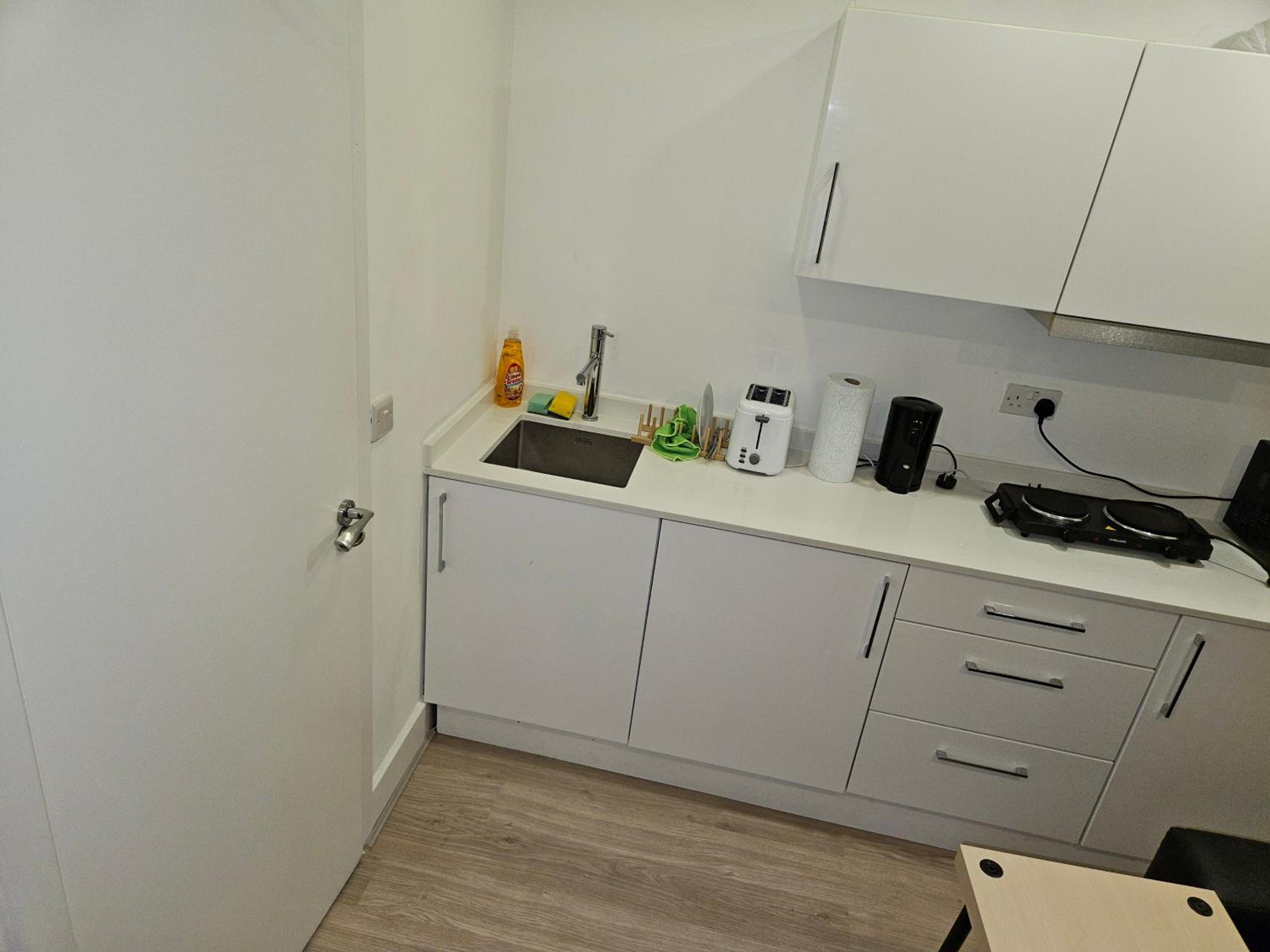 1 Bed Flat - Sleeps 2 - Parking - Garden