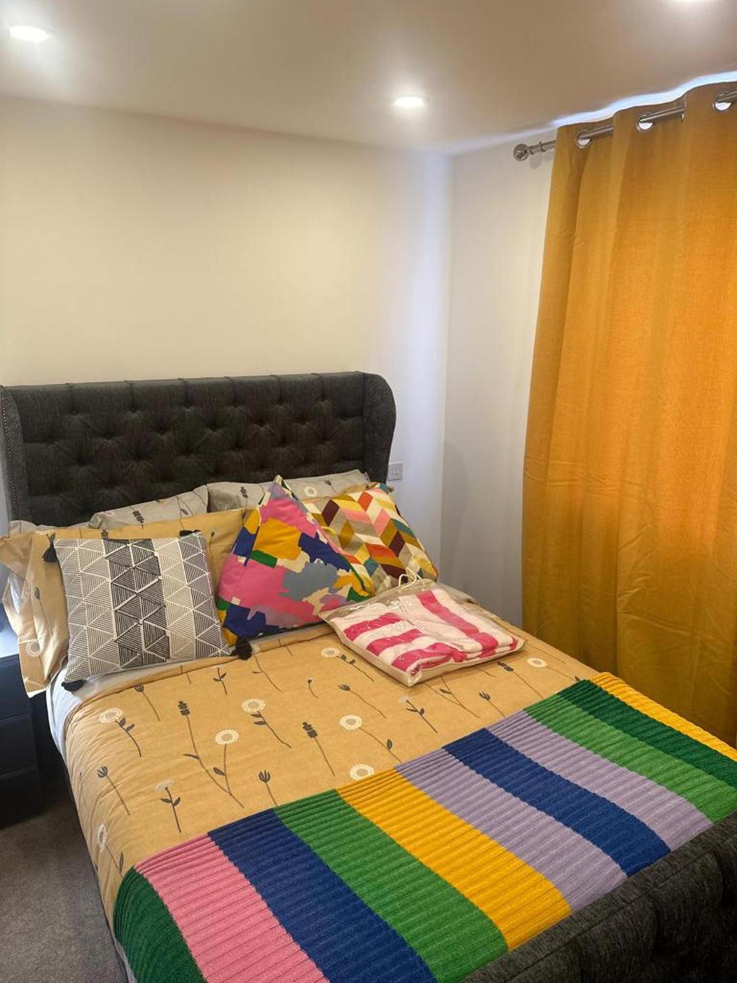1 Bed Flat - Sleeps 2 - Pets - Garden - Parking