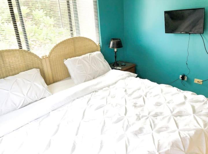 Fabulous 3-bedroom condo Palm Beach!
