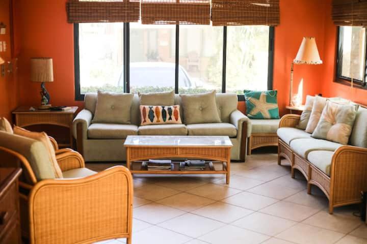 Fabulous 3-bedroom condo Palm Beach!