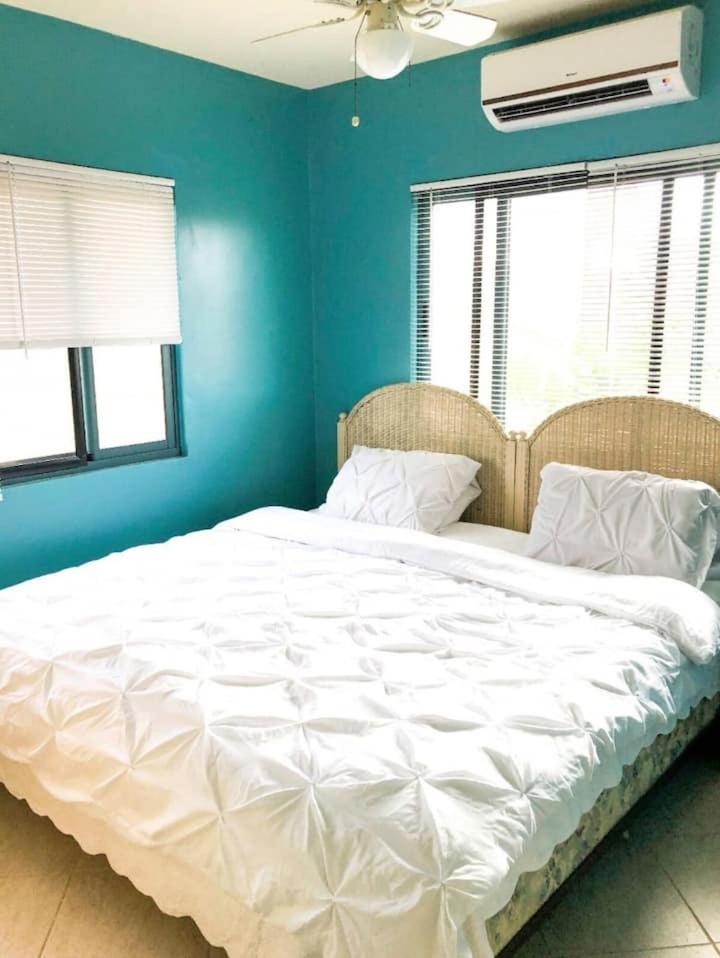 Fabulous 3-bedroom condo Palm Beach!
