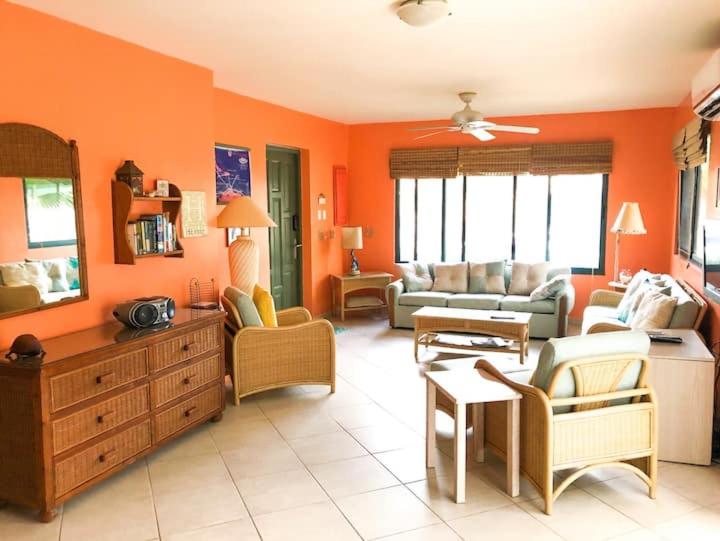 Fabulous 3-bedroom condo Palm Beach!