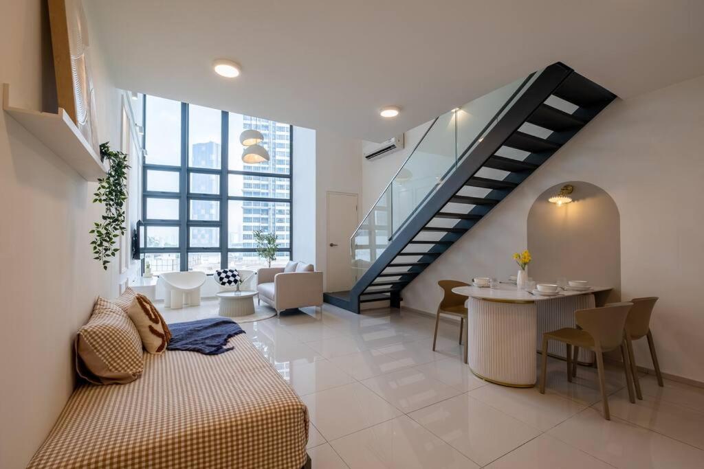 Bonne Journée Retreat in EkoCherasMall 5pax 中文房东