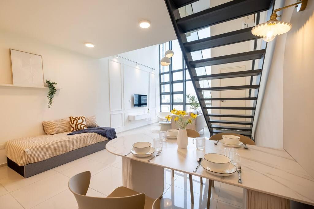 Bonne Journée Retreat in EkoCherasMall 5pax 中文房东
