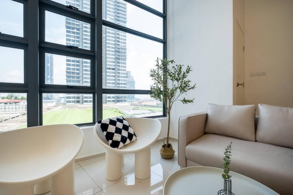 Bonne Journée Retreat in EkoCherasMall 5pax 中文房东