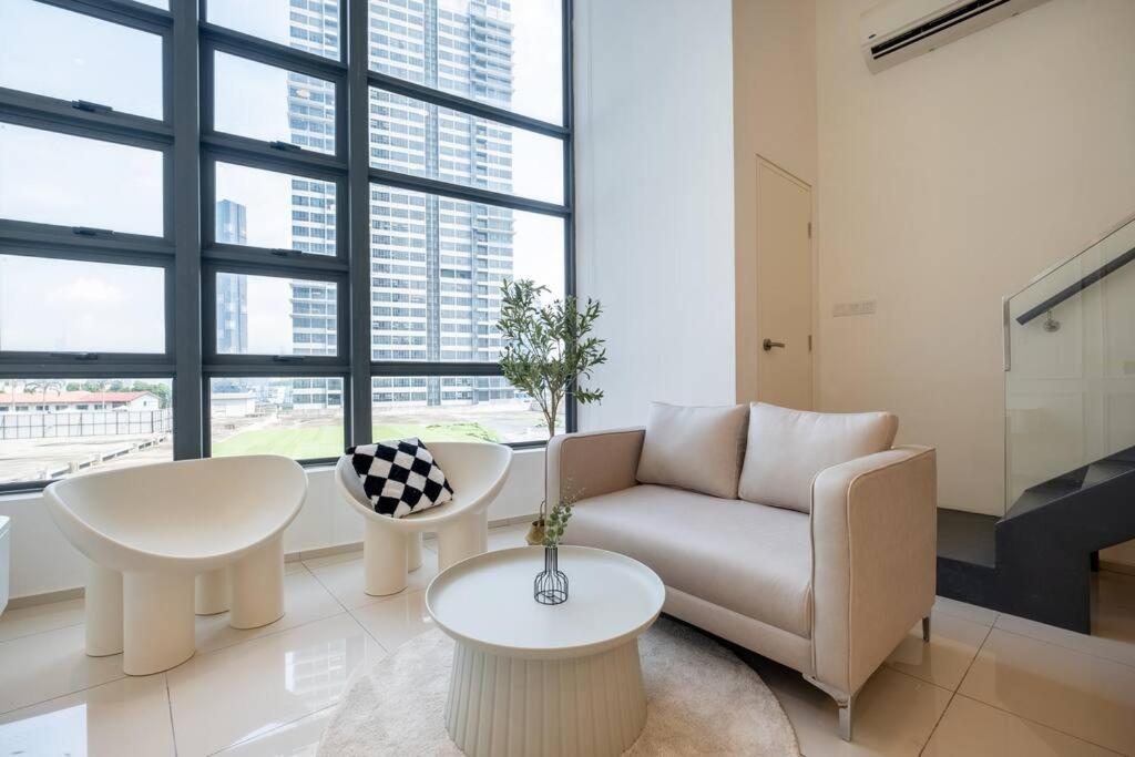 Bonne Journée Retreat in EkoCherasMall 5pax 中文房东
