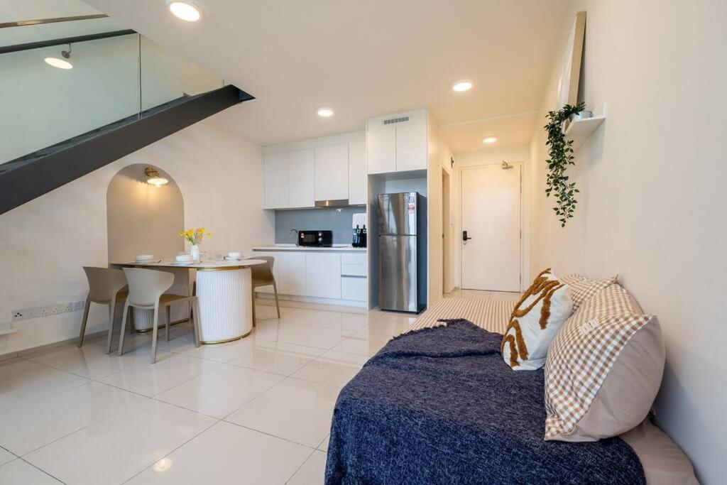 Bonne Journée Retreat in EkoCherasMall 5pax 中文房东