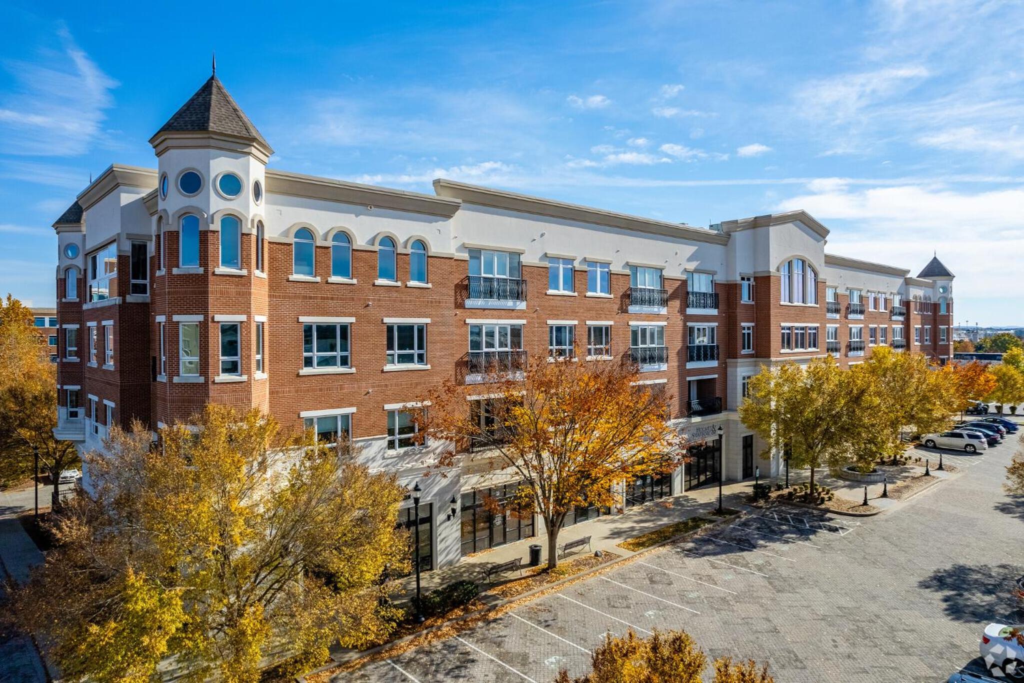 Glamorous 1BR Condo 200ft to St. Thomas Hospital