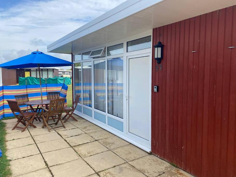 Granada, 2 bedroom chalet with onsite pool and bar view 5