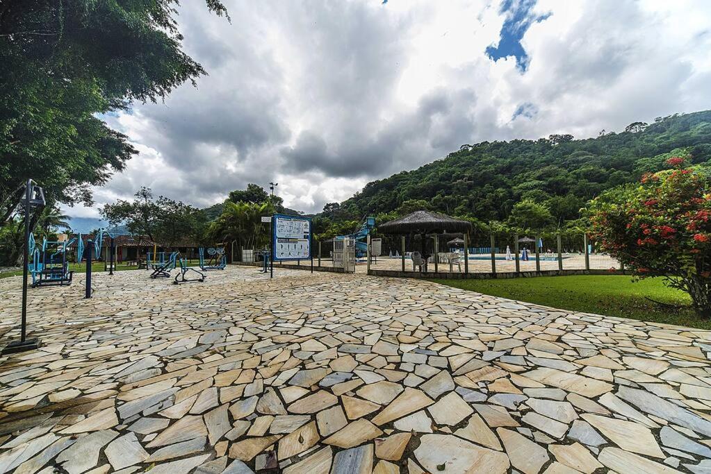 Casa confortável e ampla com piscina e bilhar!