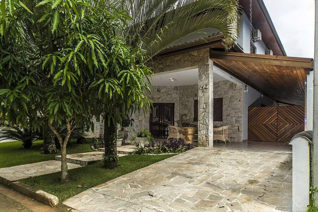 Casa confortável e ampla com piscina e bilhar!