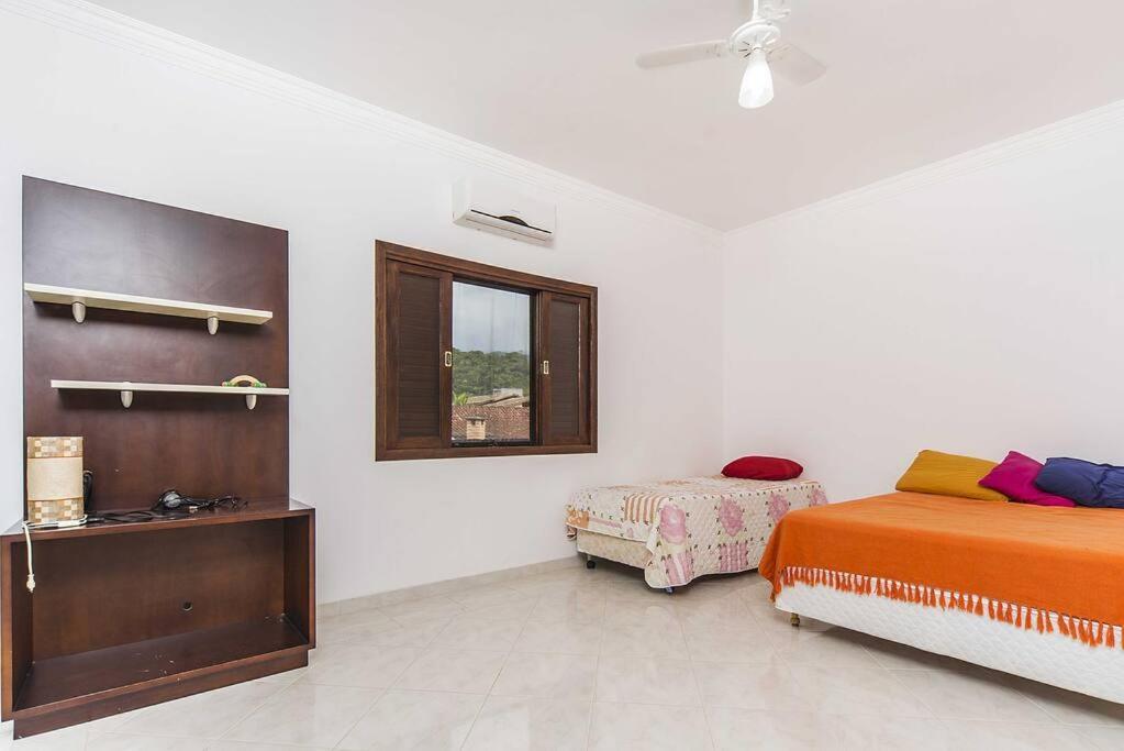 Casa confortável e ampla com piscina e bilhar!