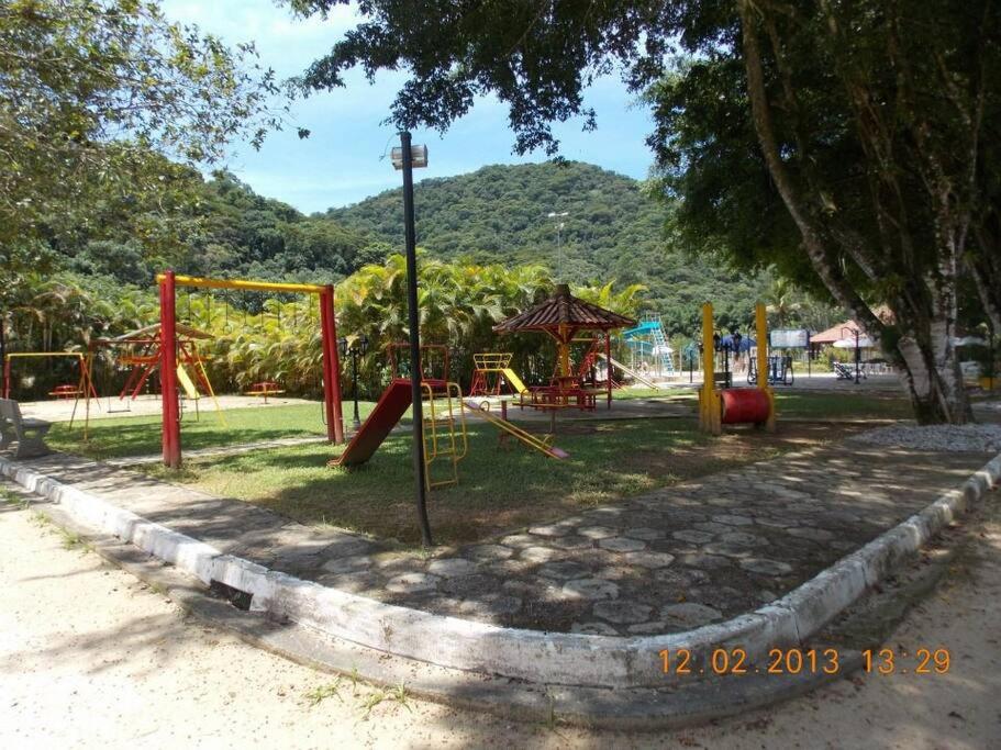 Casa confortável e ampla com piscina e bilhar!