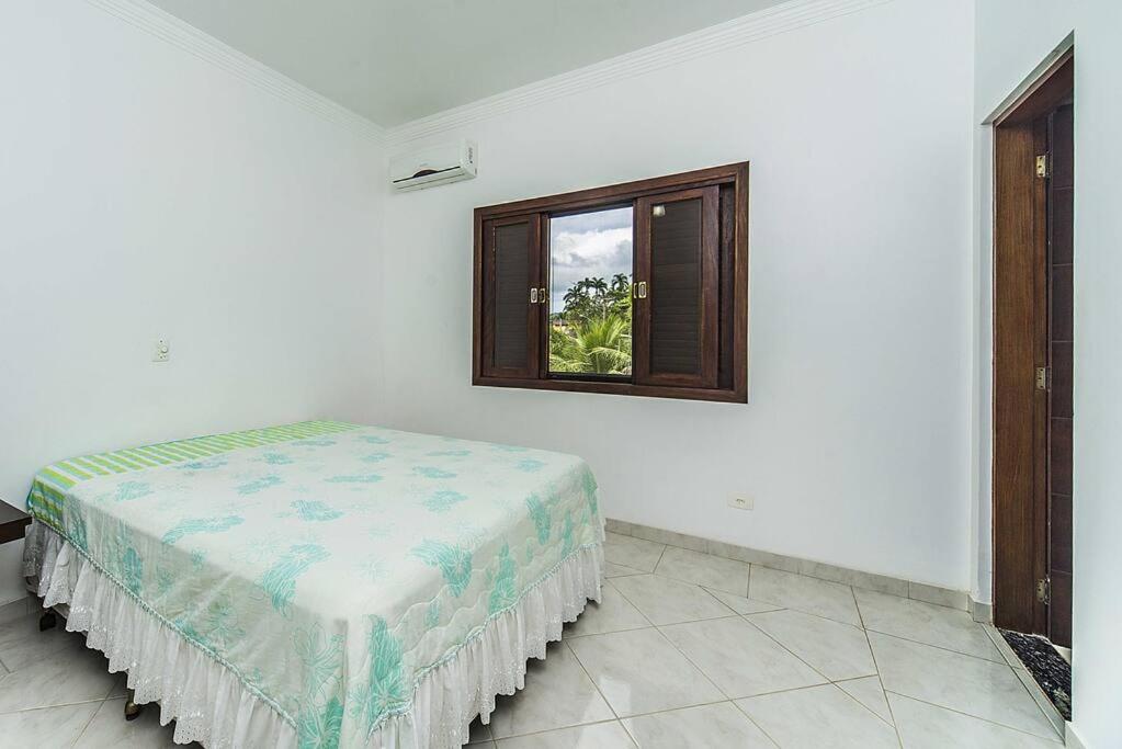 Casa confortável e ampla com piscina e bilhar!