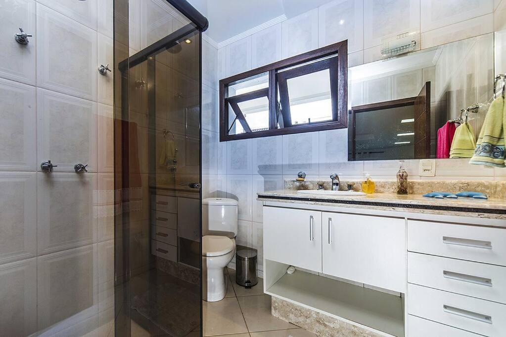 Casa confortável e ampla com piscina e bilhar!