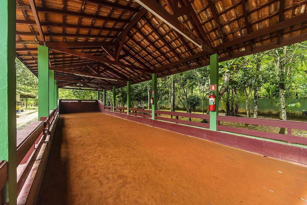 Casa confortável e ampla com piscina e bilhar!
