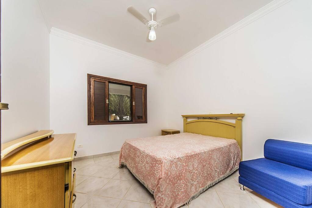 Casa confortável e ampla com piscina e bilhar!