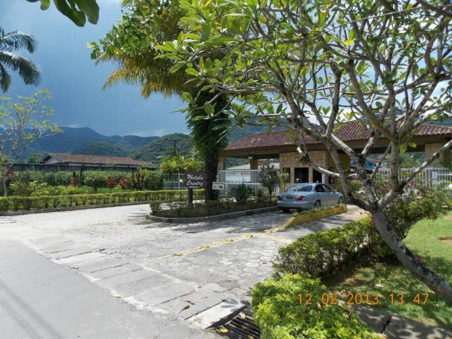 Casa confortável e ampla com piscina e bilhar!