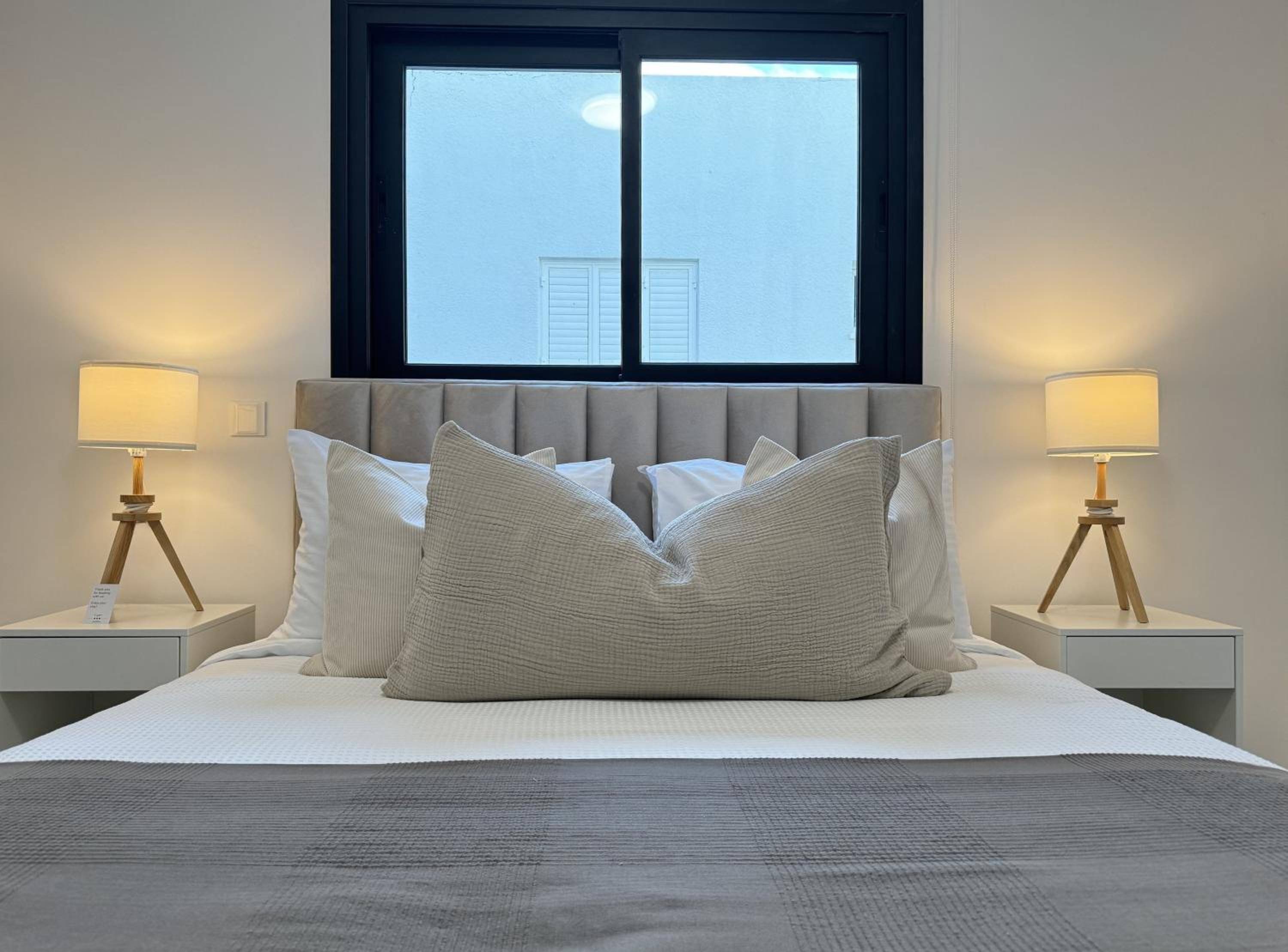 Phaedrus Living: White Hills Suites City View