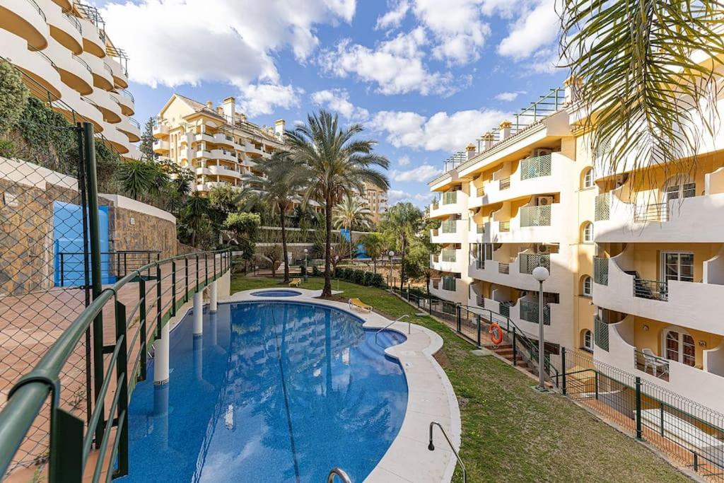 Classy flat w/ impressive VIEWS view 4