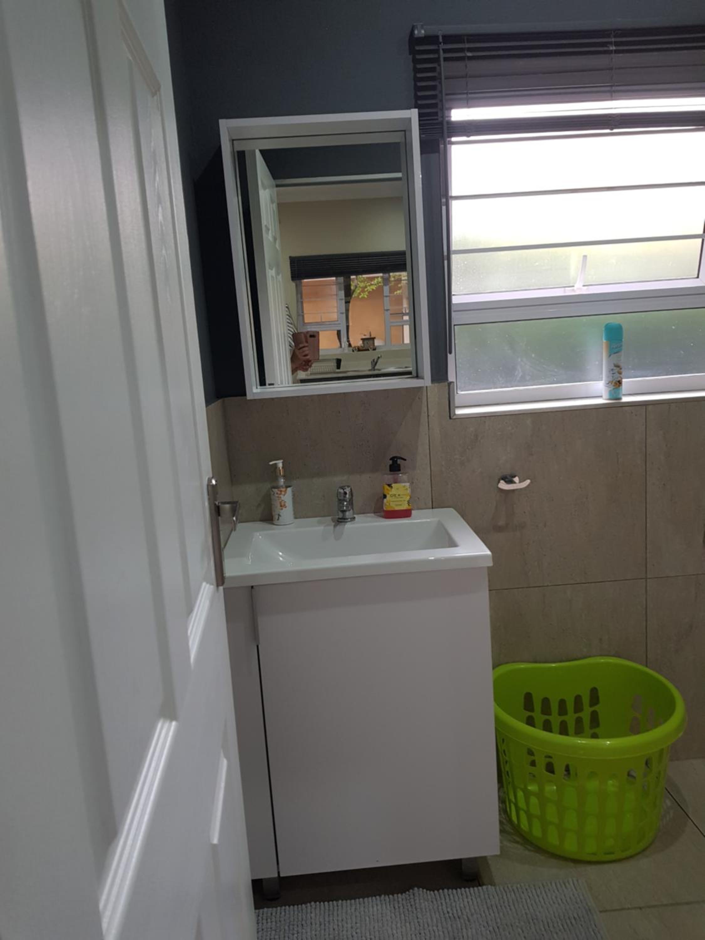 Eland Place 1 bedroom Garden cottage with Solar inverter