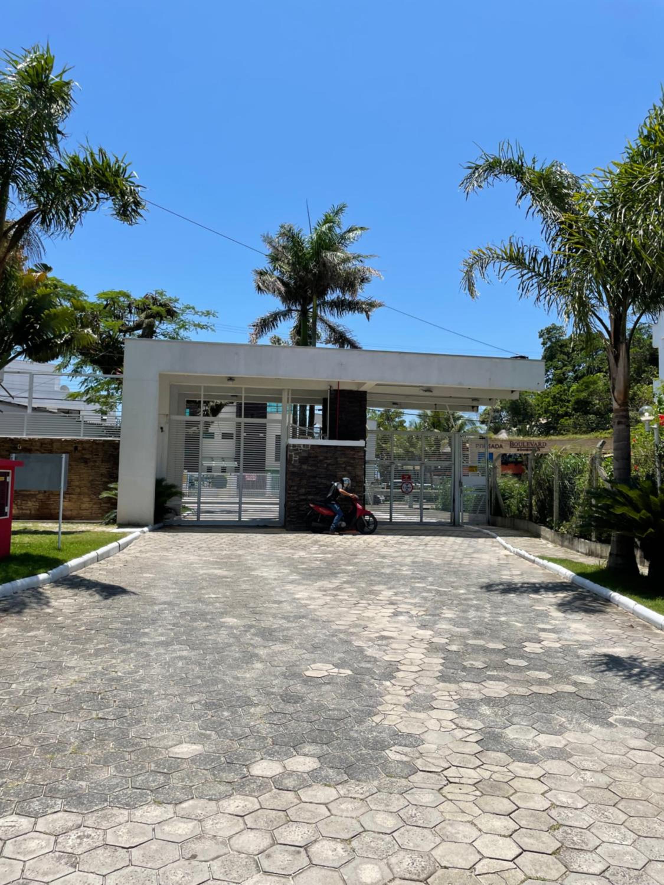 Lindo Apto com suíte perto da praia, no centro de Bombinhas