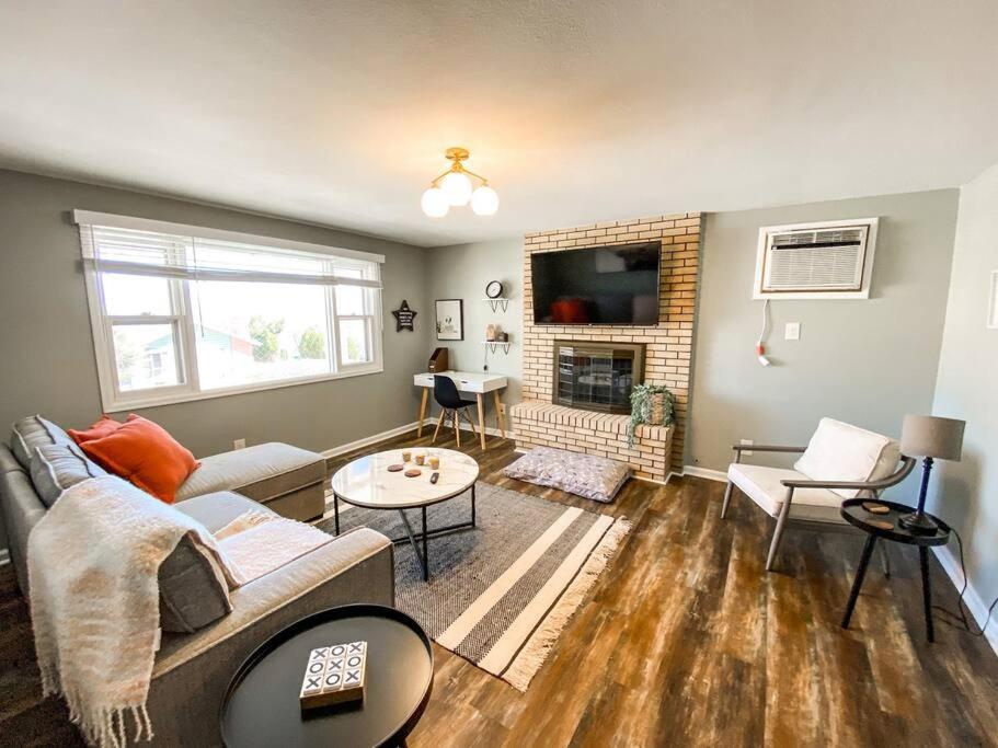 Stylish remodeled Apt near IvyWild/Downtown view 4