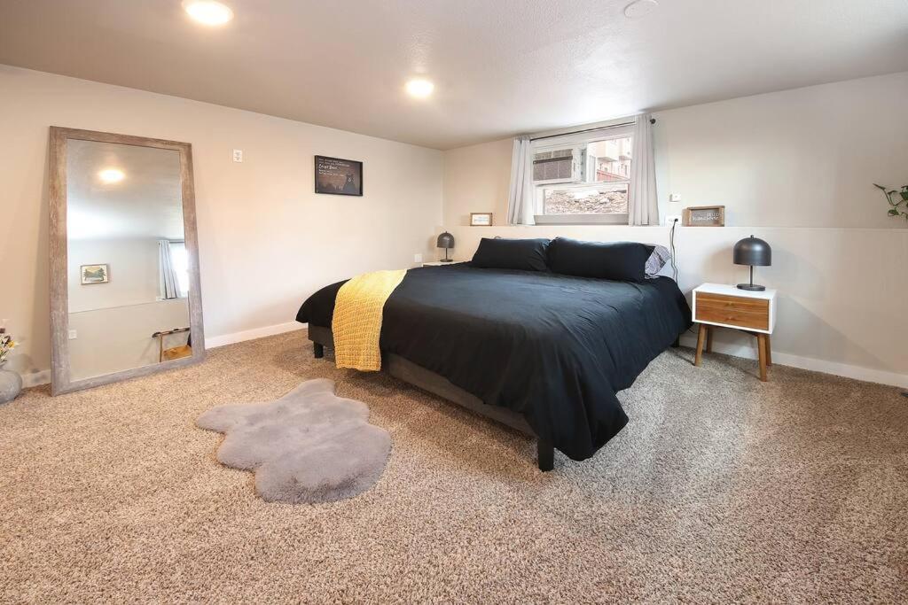COZY Remodeled Apt Near IvyWild/Downtown view 2