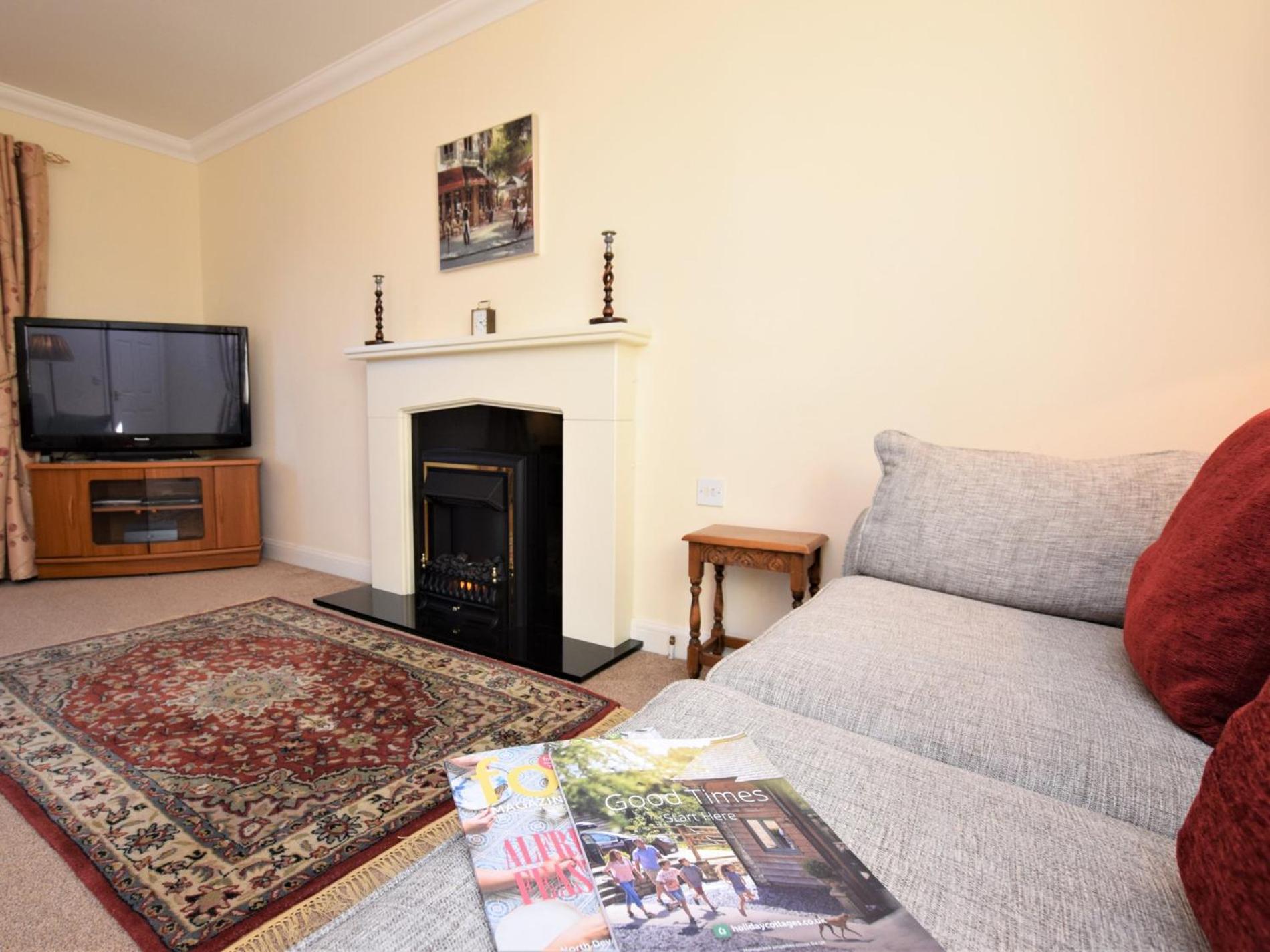 3 bed in Minehead TRINI view 4