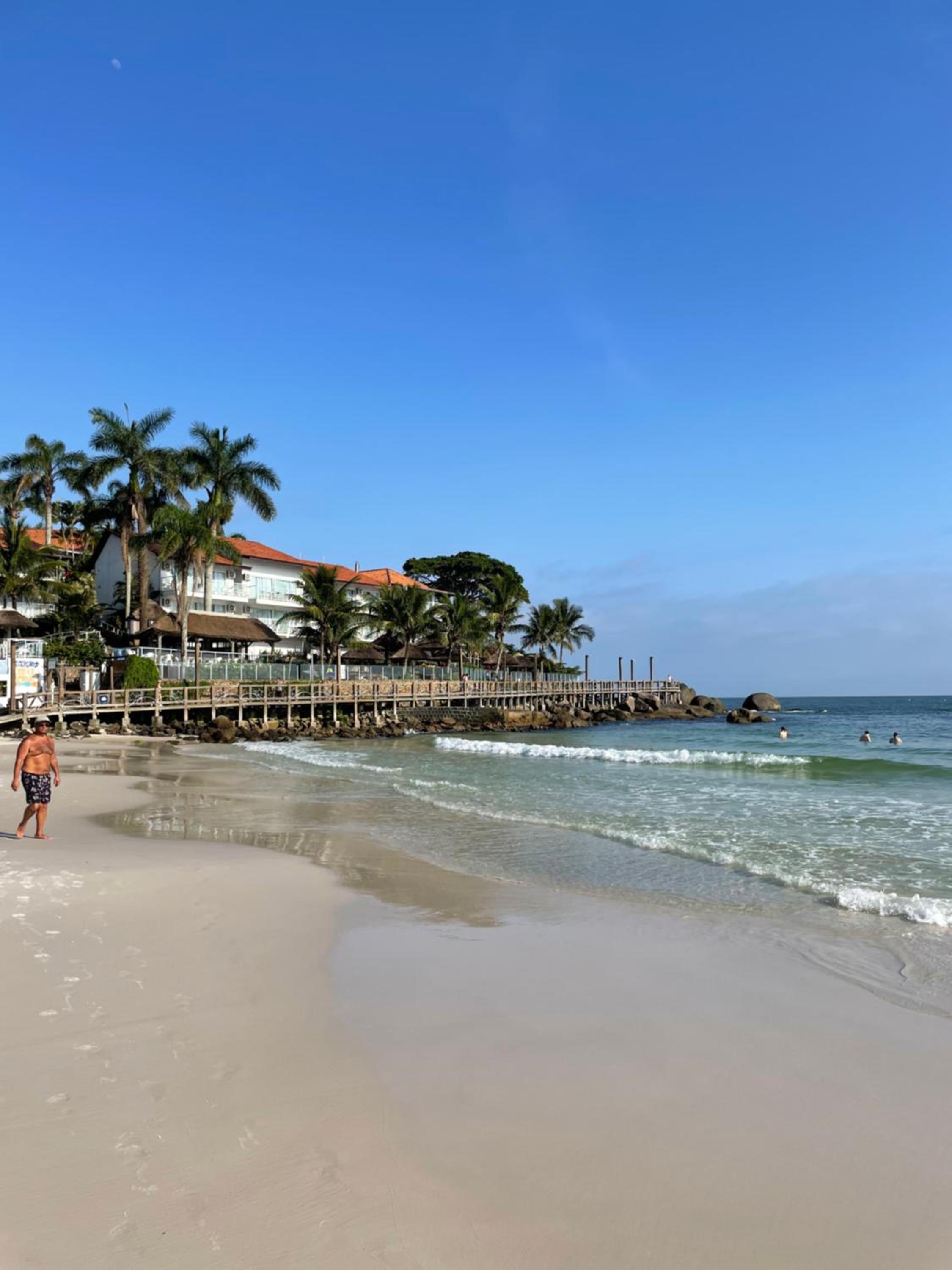 Lindo Apto com suíte perto da praia, no centro de Bombinhas