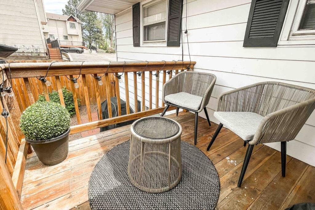 Stylish remodeled studio near IvyWild/Downtown
