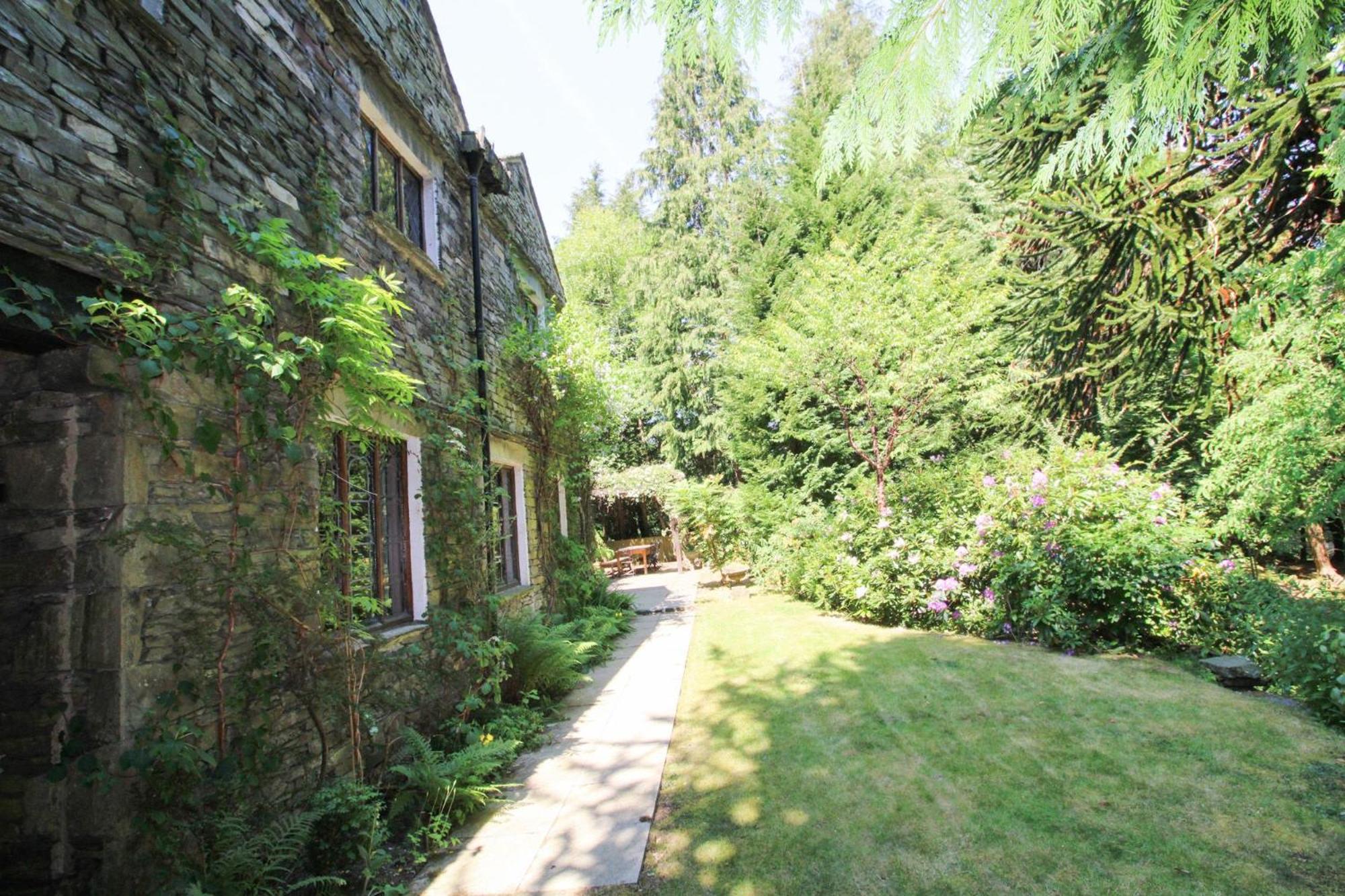 Daweswood, Patterdale, characterful with fairy tale garden and fell walks from the door