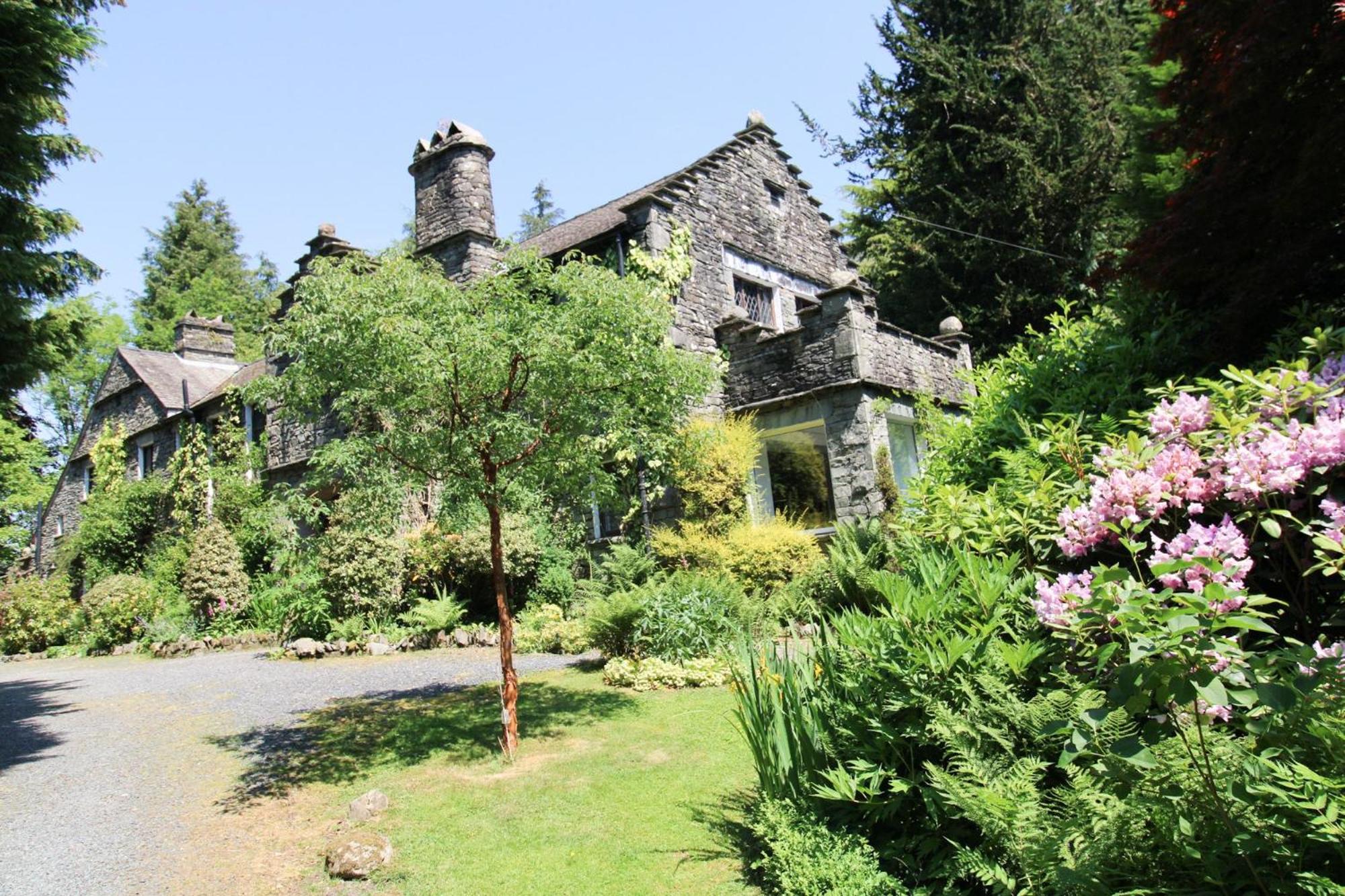 Daweswood, Patterdale, characterful with fairy tale garden and fell walks from the door