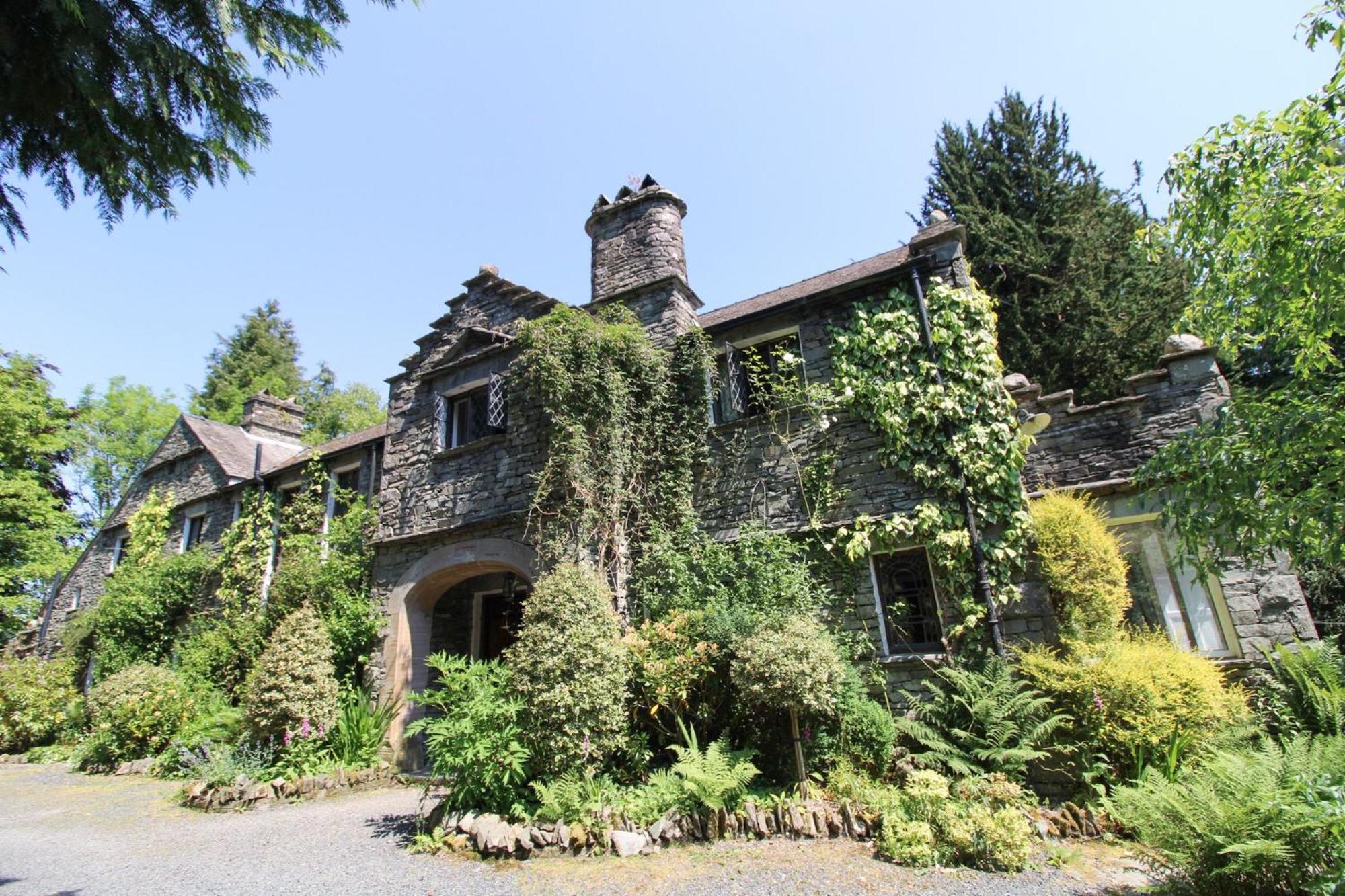 Daweswood, Patterdale, characterful with fairy tale garden and fell walks from the door