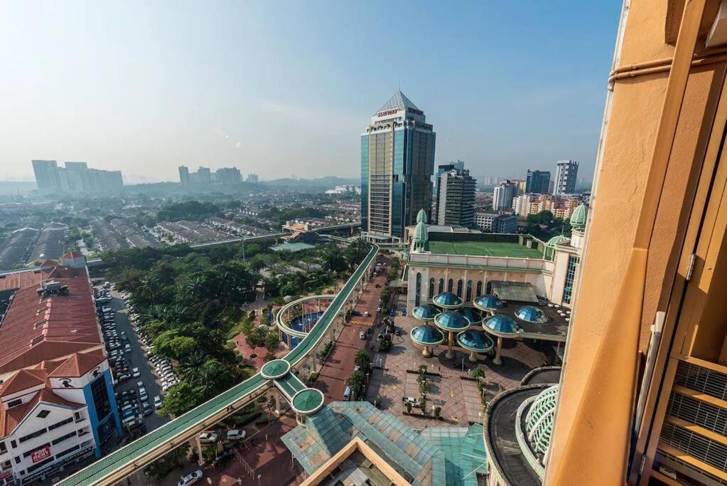New-SunwayLagoonFamilySuite-highest floor-2-4pax-Netflix-Balcony-SuperFastInternet photo 6