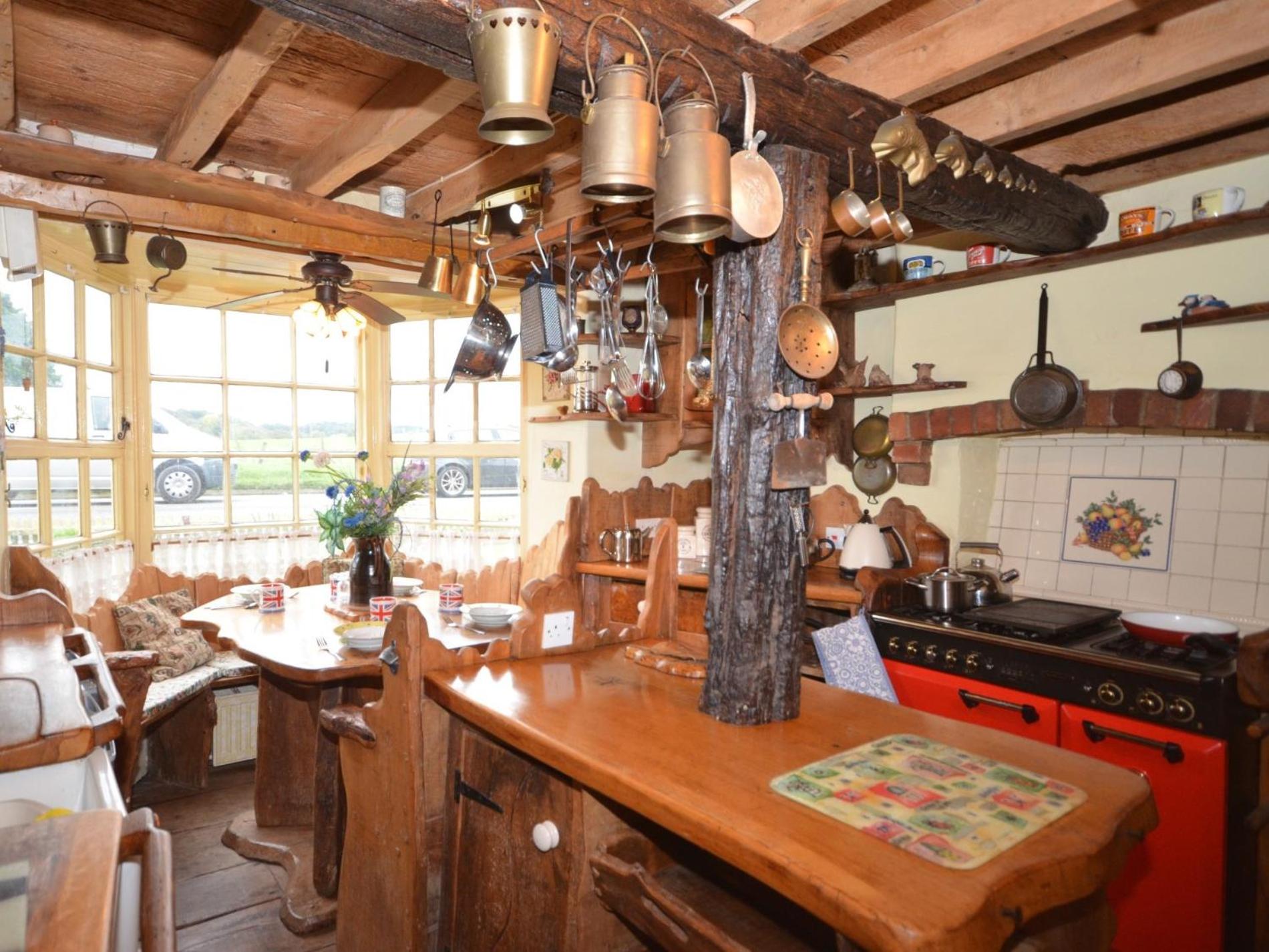 3 Bed in Wimborne oc-thold view 4