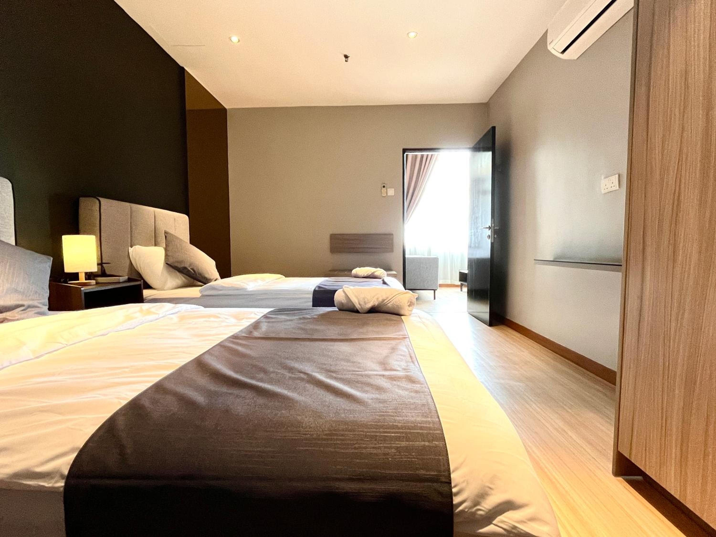 HillMark Suites