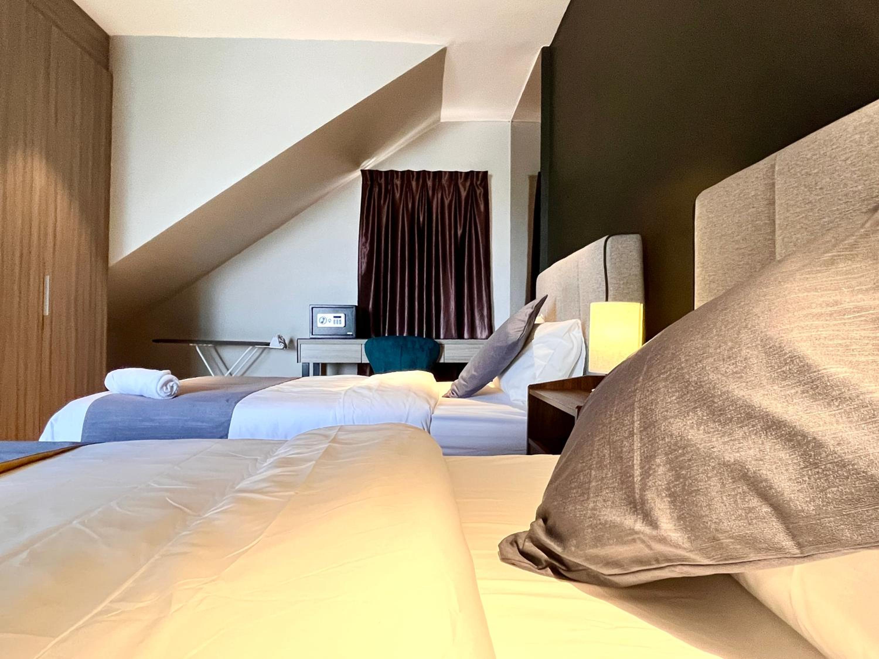 HillMark Suites